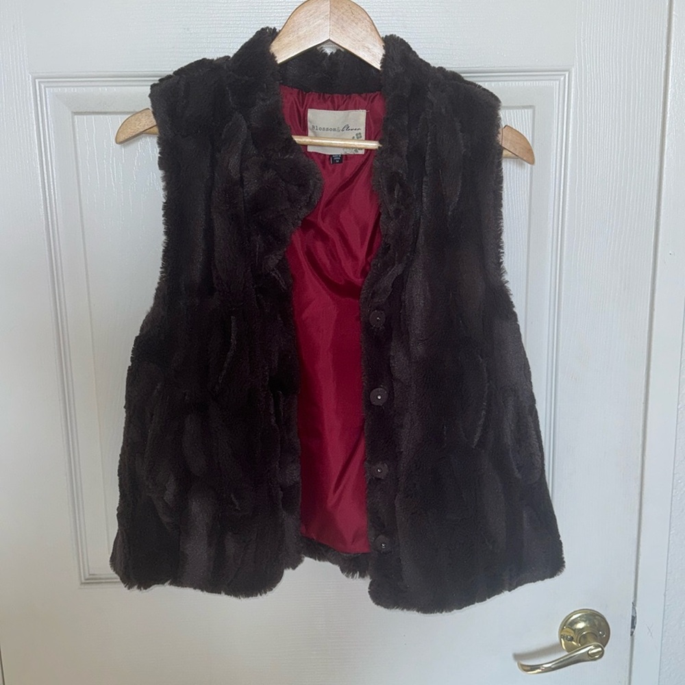 Blossom and Clover Size M, Brown snap down vest.